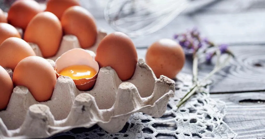 How Long Can Eggs Sit Out At Room Temperature? Easy Cooking Secret